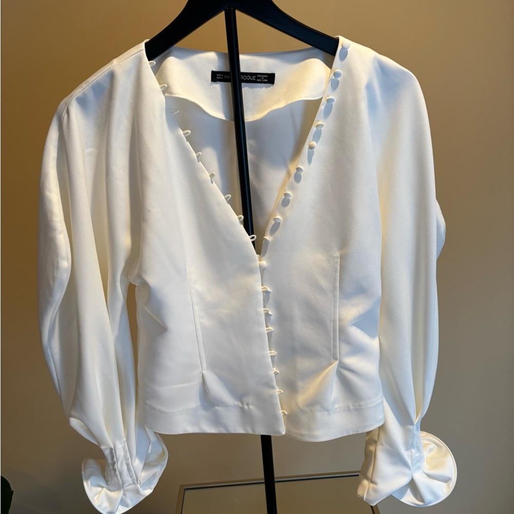 Chic White Button-Down Blouse - image 1